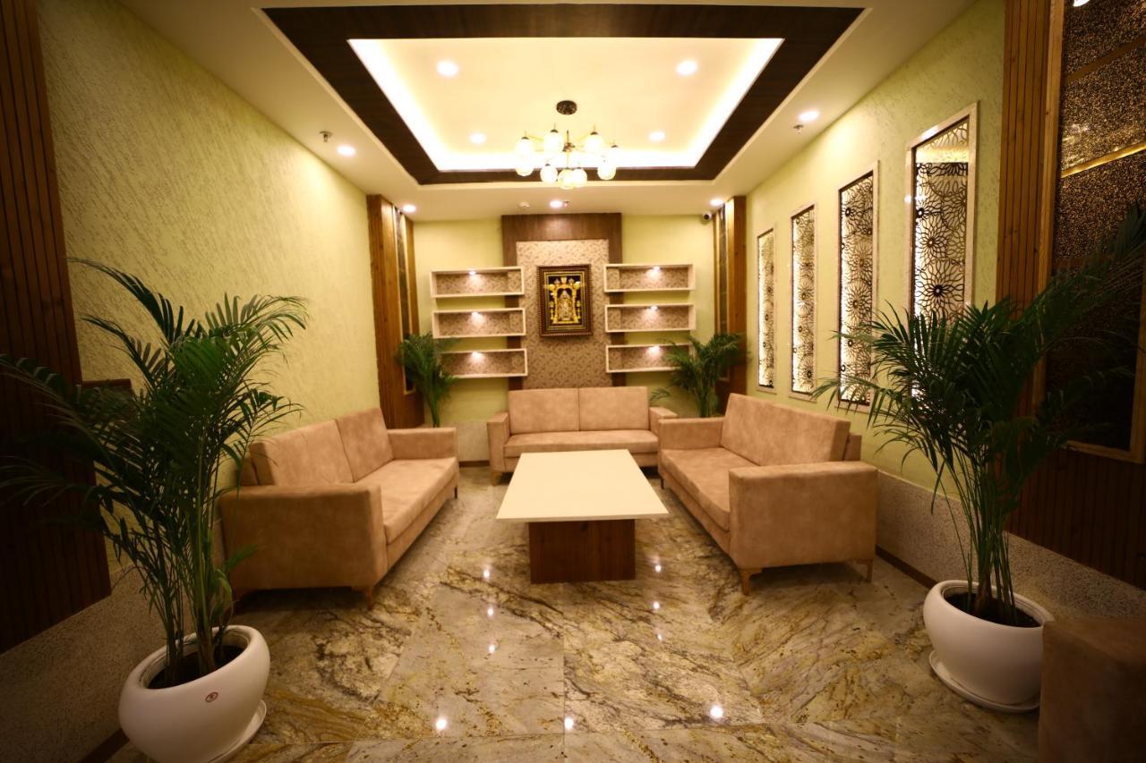 Prime Land Hotel พาราณสี ภายนอก รูปภาพ