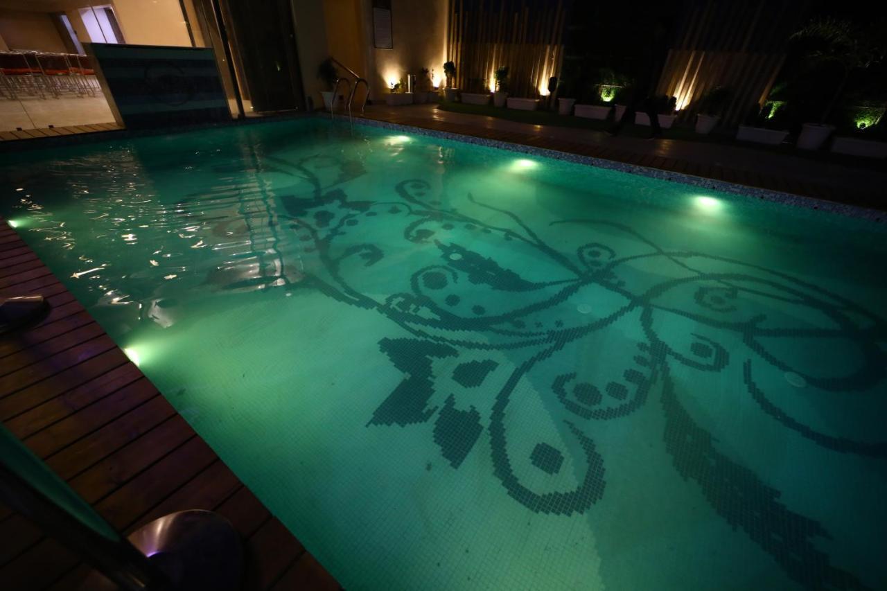 Prime Land Hotel พาราณสี ภายนอก รูปภาพ