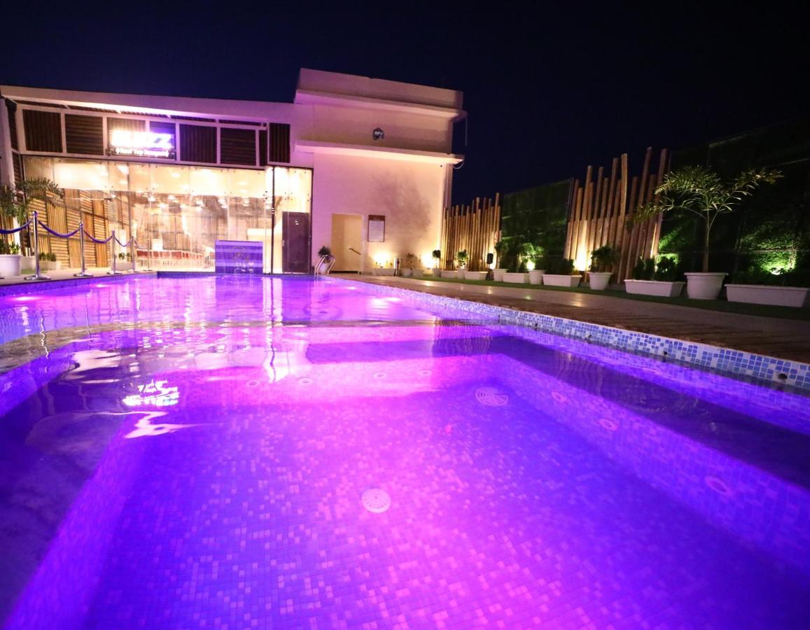 Prime Land Hotel พาราณสี ภายนอก รูปภาพ