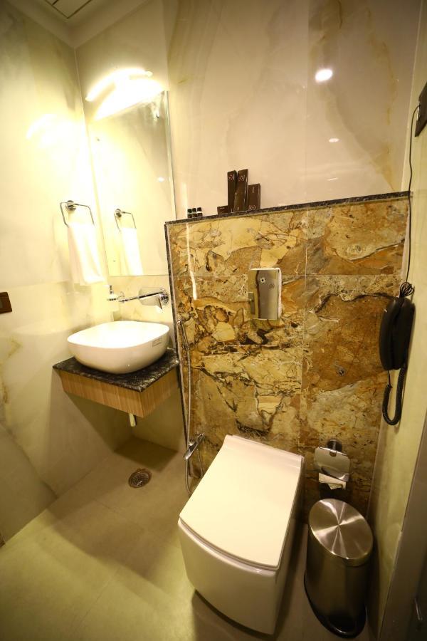 Prime Land Hotel พาราณสี ภายนอก รูปภาพ