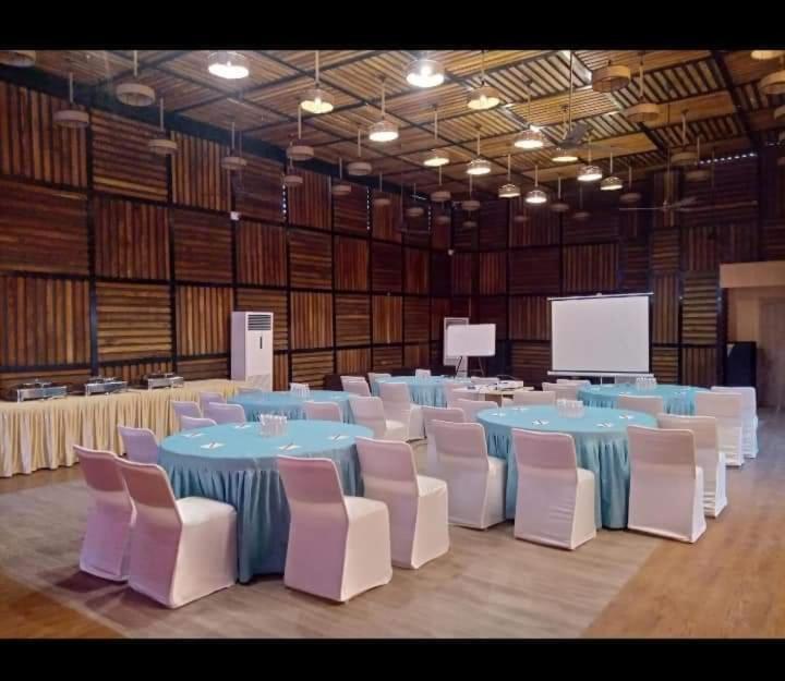 Prime Land Hotel พาราณสี ภายนอก รูปภาพ