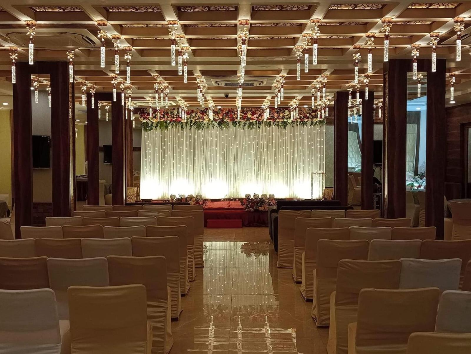 Prime Land Hotel พาราณสี ภายนอก รูปภาพ