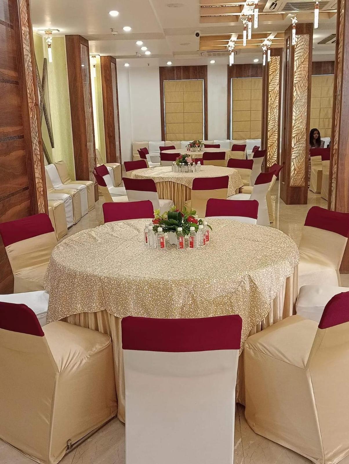 Prime Land Hotel พาราณสี ภายนอก รูปภาพ